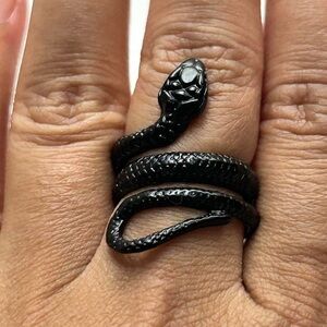 Black Snake Ring for Reptile Enthusiasts